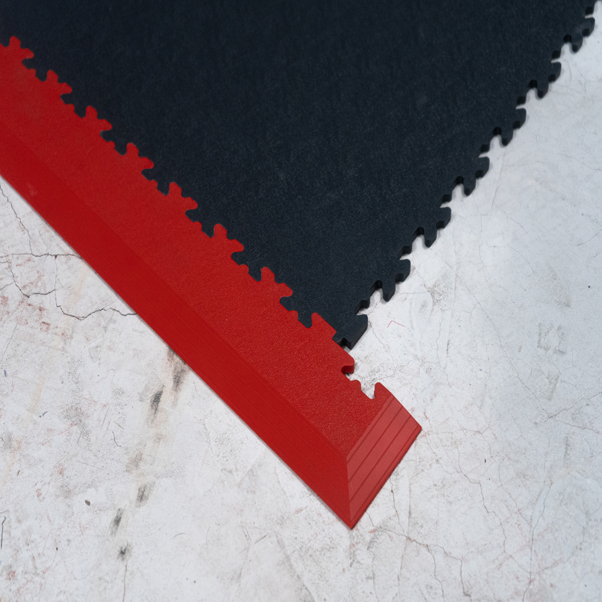 Interlocking Floor Tile Corner Ramp Red